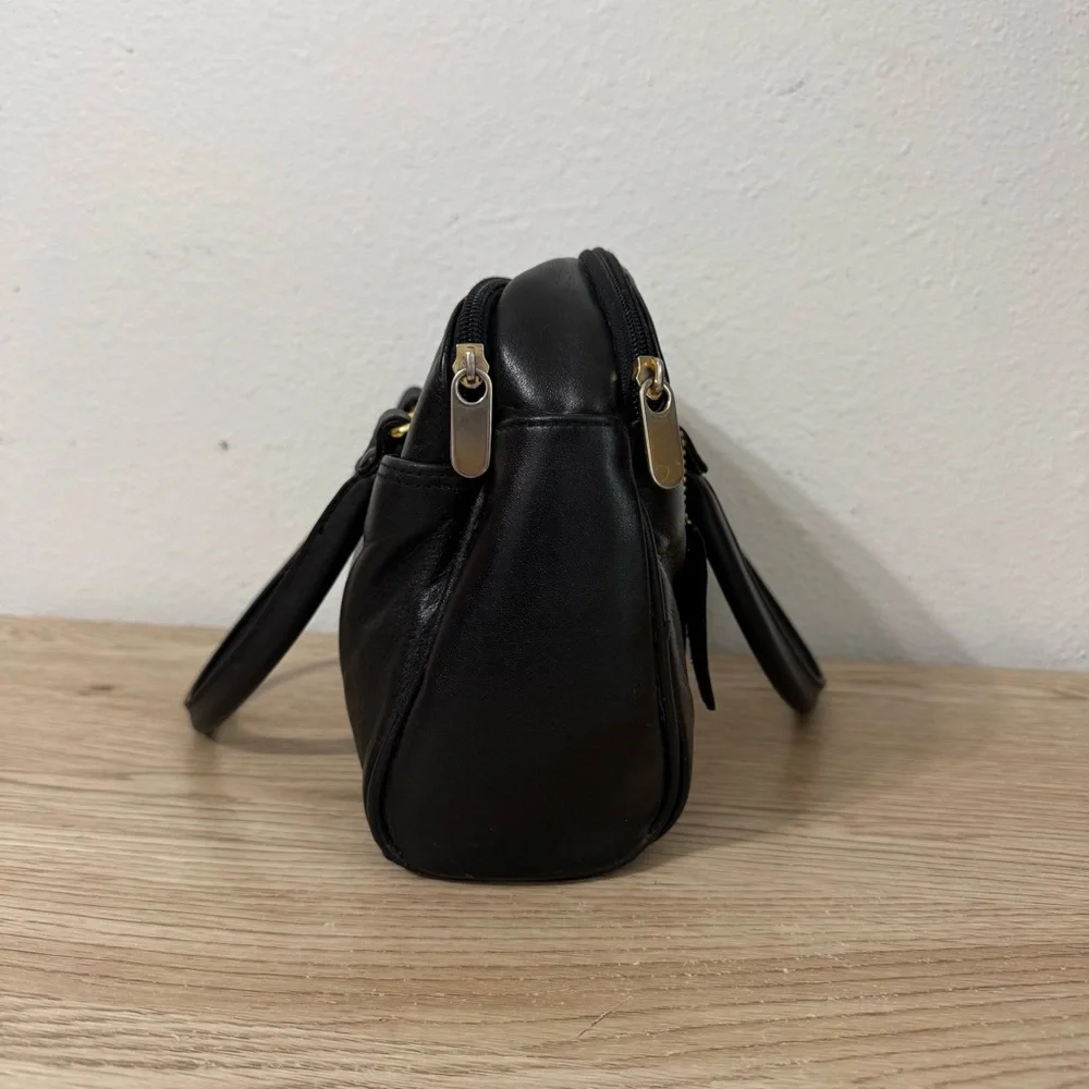 Worthington Black Leather Handbag Double‎ Handle Vintage 90s Y2K Gold Accents